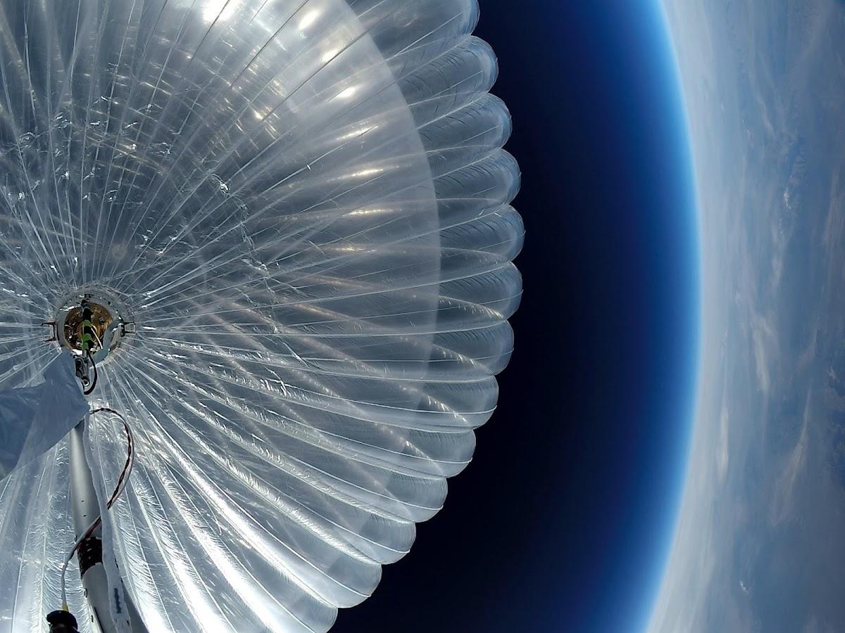 Stratospheric balloons expanding internet connection